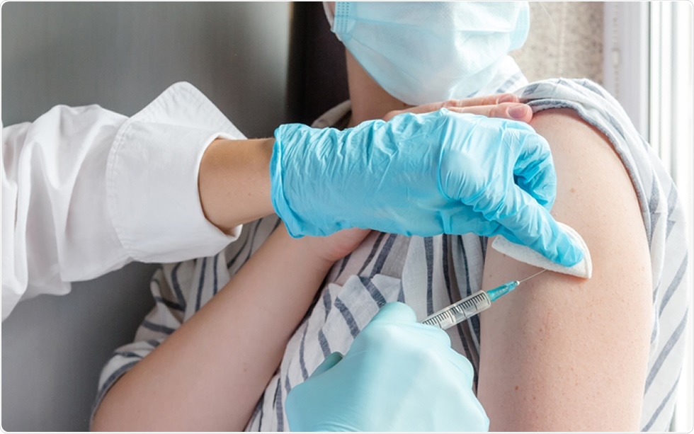 Study: Reactogenicity of homologous and heterologous prime-boost immunisation with BNT162b2 and ChAdOx1-nCoV19: a prospective cohort study. Image Credit: Shyntartanya / Shutterstock