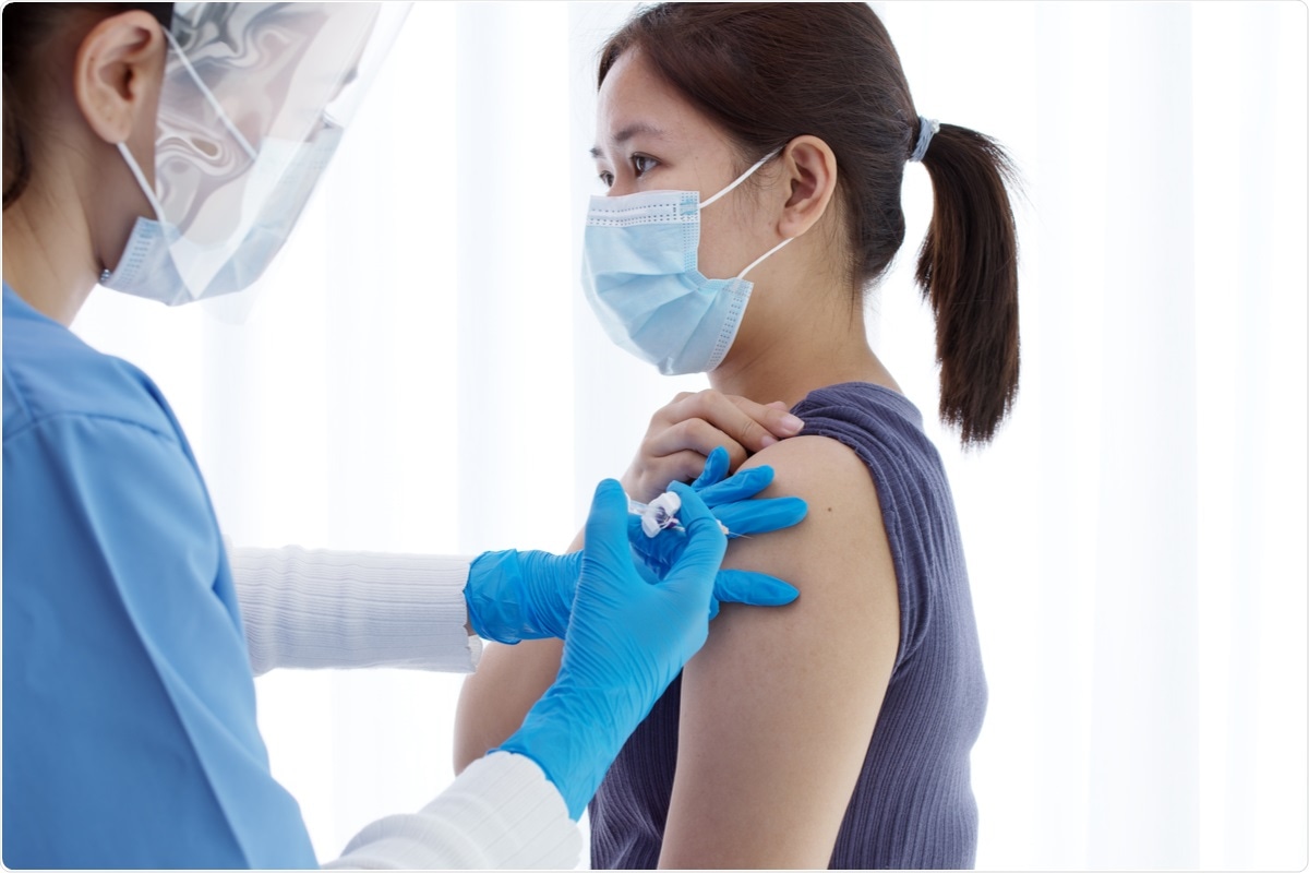 Study: Cellular and humoral immune response to a third dose of BNT162b2 COVID-19 vaccine - a prospective observational study. Image Credit: Chaay_Tee / Shutterstock.com