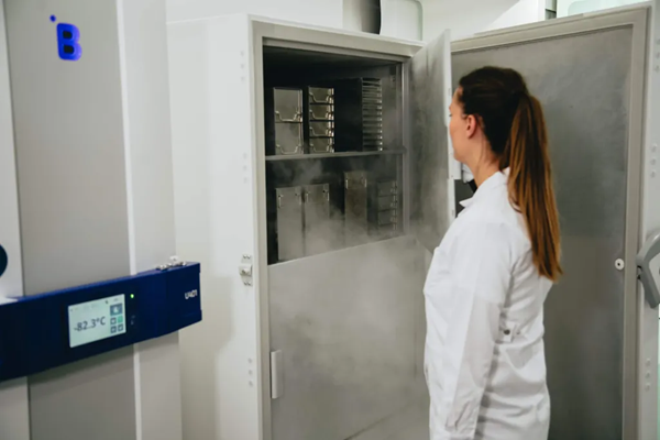 U501/5 ultra-low temperature freezer for high-volume biomedical storage