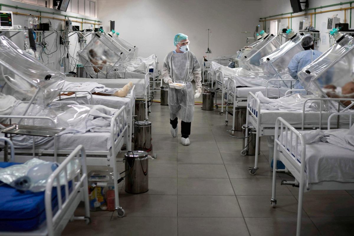 Study: Integrin/TGF-β1 inhibitor GLPG-0187 blocks SARS-CoV-2 Delta and Omicron pseudovirus infection of airway epithelial cells which could attenuate disease severity. Image Credit: faboi/Shutterstock