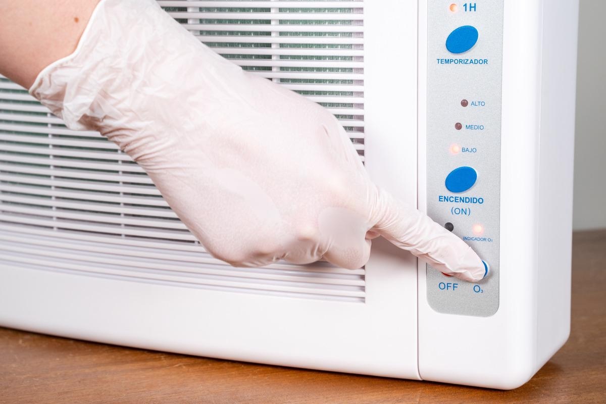 Study: The efficacy, effectiveness and safety of SARS-CoV-2 disinfection methods (including ozone machines) in educational settings for children and young people. Image Credit: Elena Bellart/Shutterstock