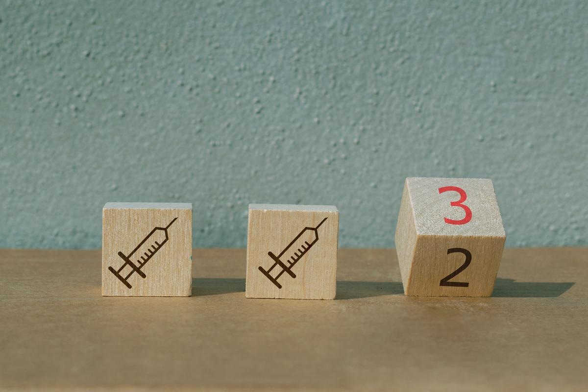 Study: Promising efficacy of following a third dose of mRNA SARS-CoV-2 vaccination in patients treated with anti-CD20 antibody who failed 2-dose vaccination. Image Credit: No-Mad/Shutterstock