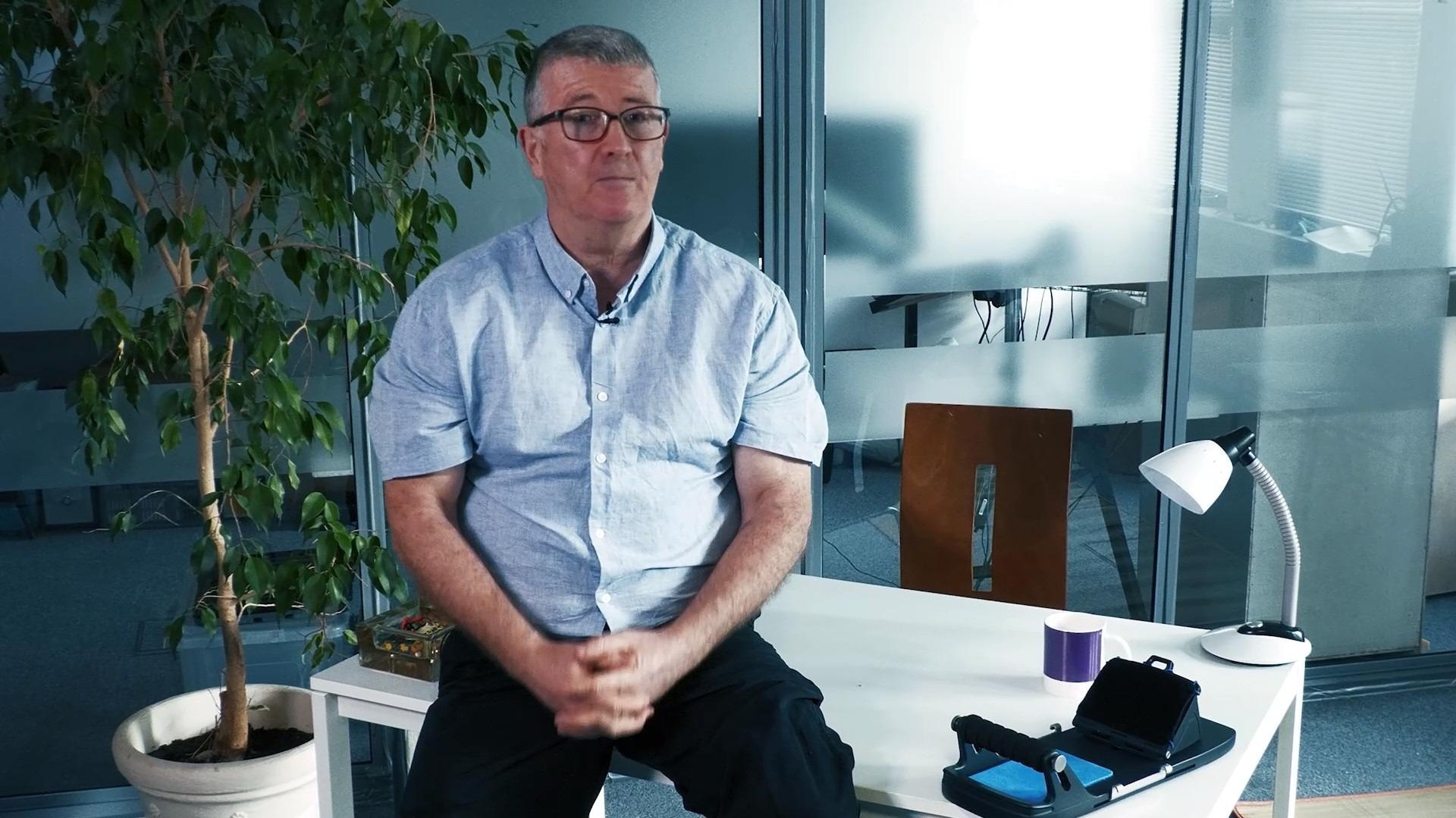 Easy-to-use foot exercise device to treat sporting injuries and foot complications