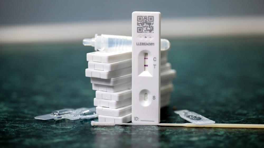 Study: Antigen concentration, viral load, and test performance for SARS-CoV-2 in multiple specimen types. Image Credit: ilze kalve/Shutterstock