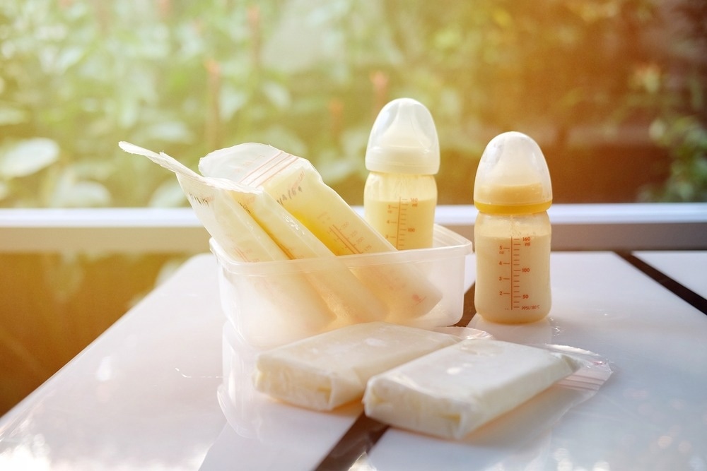 Study: Release of microplastics from breastmilk storage bags and assessment of intake in infants: A preliminary study. Image Credit: Paradee Siriboon/Shutterstock