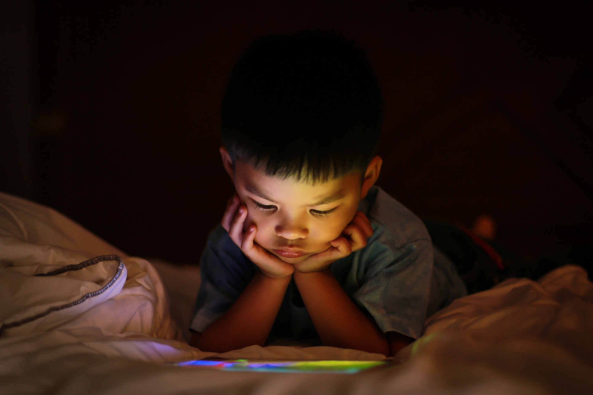 Study: Screen Time Is Associated With Cardiometabolic and Cardiovascular Disease Risk in Childhood and Adolescence. Image Credit: vinnstock / Shutterstock