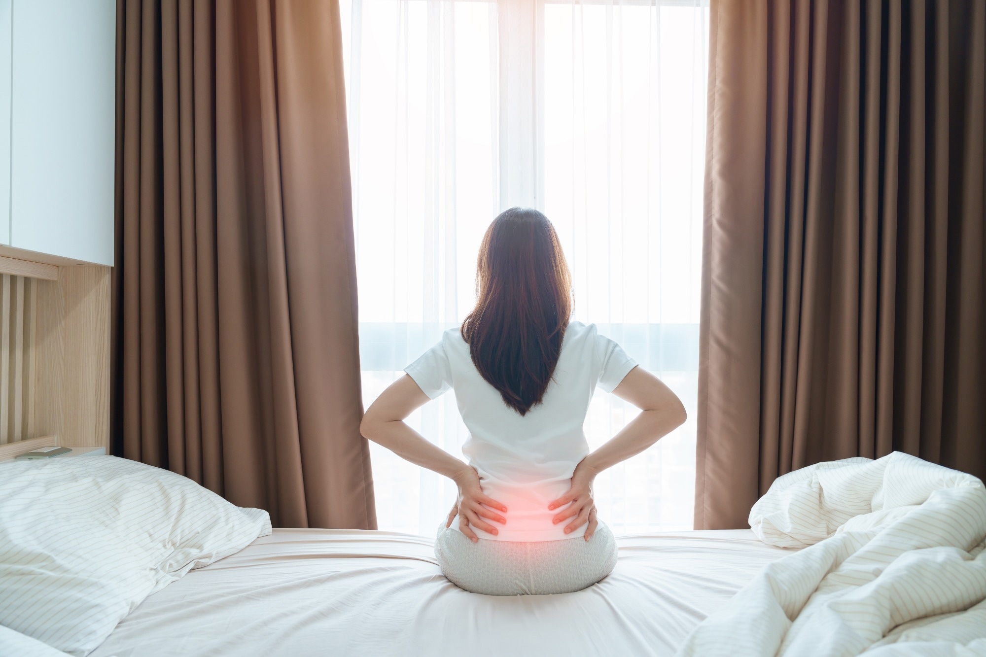 Study: Full-spectrum extract from Cannabis sativa DKJ127 for chronic low back pain: a phase 3 randomized placebo-controlled trial. Image Credit: Jo Panuwat D / Shutterstock